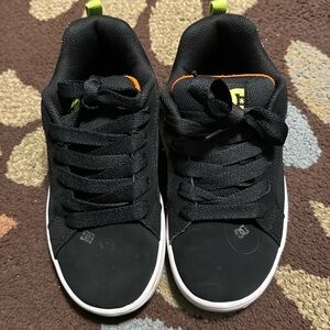 DC skateboarding shoes